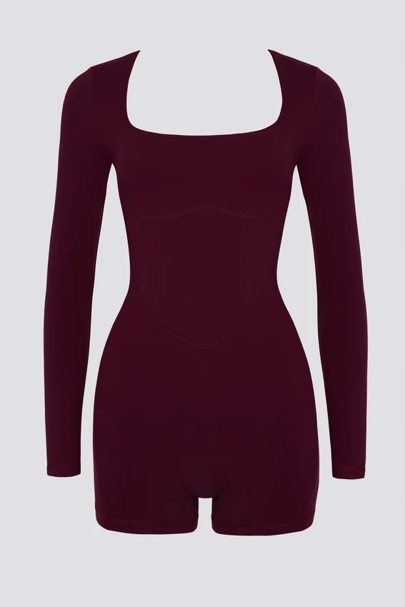 Soft Active-helkostym med öppen rygg i burgundy Soft Active-helkostym med öppen rygg i burgundy