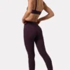 Soft Active sport-BH med sömdetaljer i färgen Plum