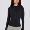 Soft Active-mellanlagerjacka med huva i svart Soft Active-mellanlagerjacka med huva i svart