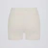 Soft Active-minishorts med fickor och V-midja i färgen Cream Soft Active-minishorts med fickor och V-midja i färgen Cream