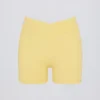 Soft Active Pocket V-Waist Mini Shorts i Lemon Soft Active Pocket V-Waist Mini Shorts i Lemon