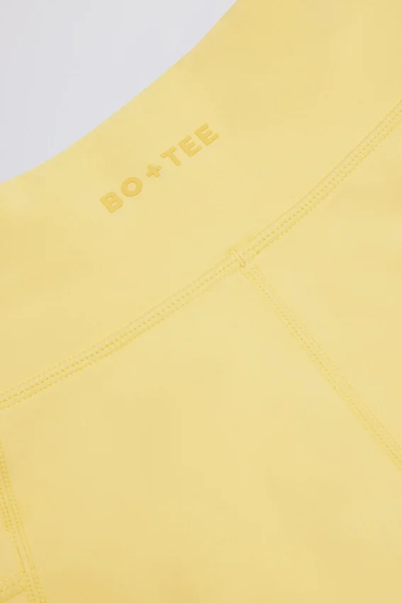 Soft Active Pocket V-Waist Mini Shorts i Lemon Soft Active Pocket V-Waist Mini Shorts i Lemon