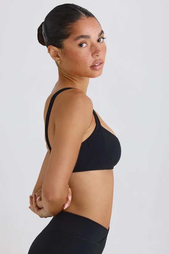 Soft Active-sport-BH med kontrastkant i svart Soft Active-sport-BH med kontrastkant i svart