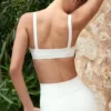 Soft Active-sport-BH med sömdetaljer i krämfärg Soft Active-sport-BH med sömdetaljer i krämfärg