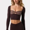 Soft Active Twist-Front Crop Top i Espresso Soft Active Twist-Front Crop Top i Espresso