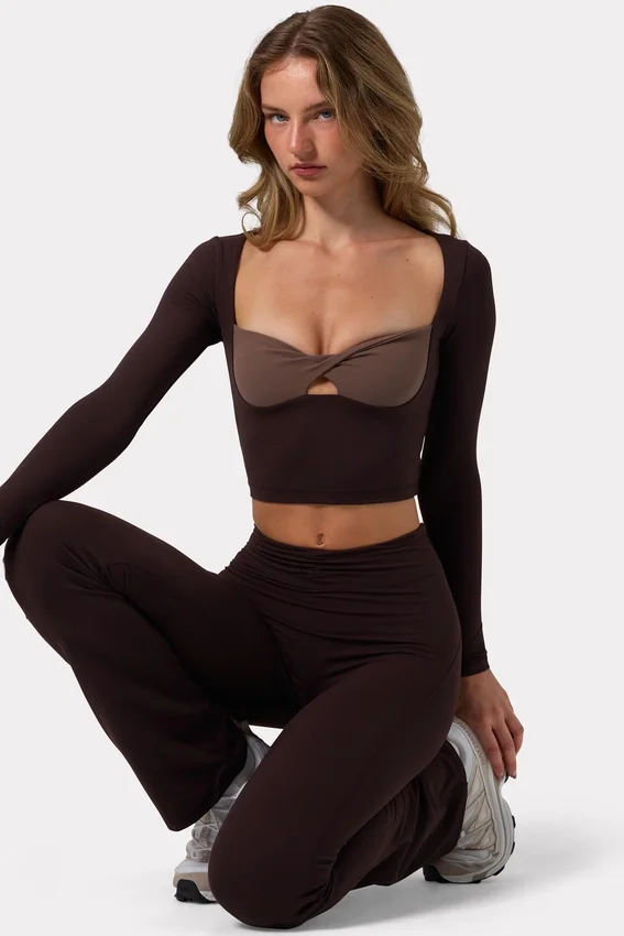 Soft Active Twist-Front Crop Top i Espresso Soft Active Twist-Front Crop Top i Espresso