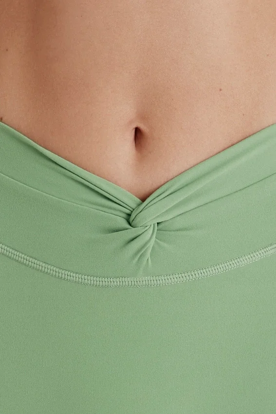 Soft Active Twist-Front Mini Shorts i grönt Soft Active Twist-Front Mini Shorts i grönt
