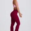 Soft Active V-formad midja med fickor och utsvängda ben i vinrött Soft Active V-formad midja med fickor och utsvängda ben i vinrött
