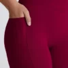 Soft Active V-formad midja med fickor och utsvängda ben i vinrött Soft Active V-formad midja med fickor och utsvängda ben i vinrött