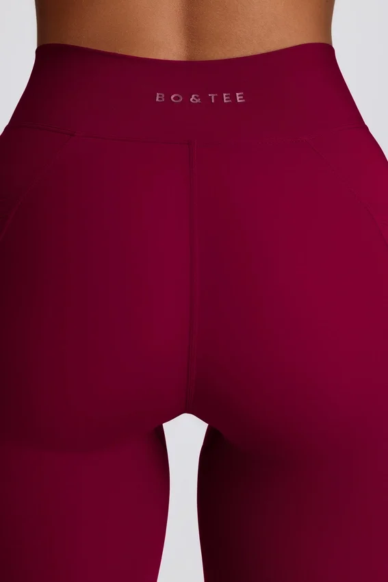 Soft Active V-formad midja med fickor och utsvängda ben i vinrött Soft Active V-formad midja med fickor och utsvängda ben i vinrött