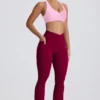 Soft Active V-formad midja med fickor och utsvängda ben i vinrött Soft Active V-formad midja med fickor och utsvängda ben i vinrött