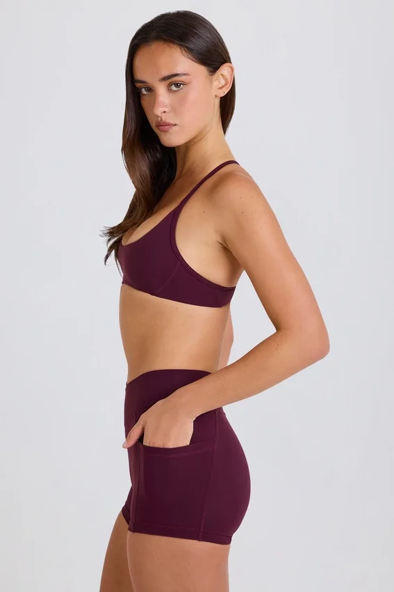 Soft Active V-formade minishorts med fickor i vinrött Soft Active V-formade minishorts med fickor i vinrött