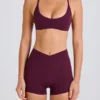 Soft Active V-formade minishorts med fickor i vinrött Soft Active V-formade minishorts med fickor i vinrött