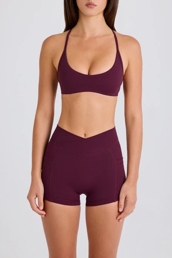 Soft Active V-formade minishorts med fickor i vinrött Soft Active V-formade minishorts med fickor i vinrött