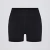 Soft Active V-Waist Pocket Mini Shorts i svart Soft Active V-Waist Pocket Mini Shorts i svart