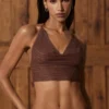 Sol Plunge Halterneck Crop Top i brons Sol Plunge Halterneck Crop Top i brons