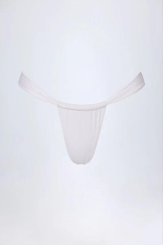 Solsona rynkad stringbikiny-underdelar i vitt Solsona rynkad stringbikiny-underdelar i vitt