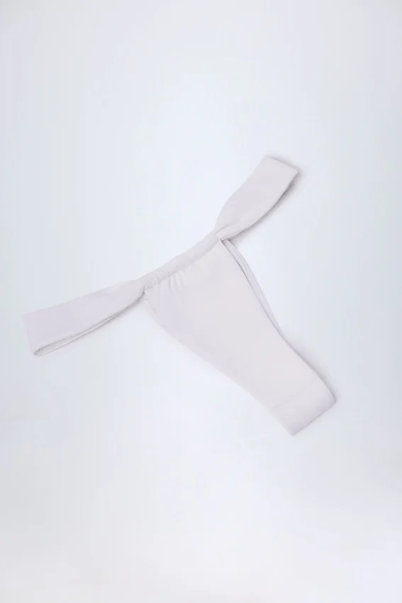 Solsona rynkad stringbikiny-underdelar i vitt Solsona rynkad stringbikiny-underdelar i vitt