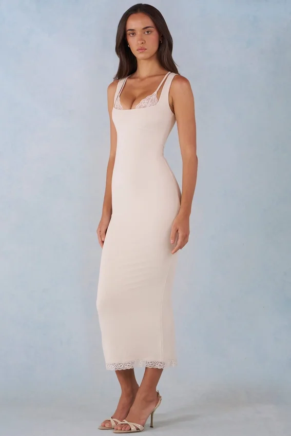 Sorelle Modal Lace-Trim Midaxi-klänning i elfenben Sorelle Modal Lace-Trim Midaxi-klänning i elfenben