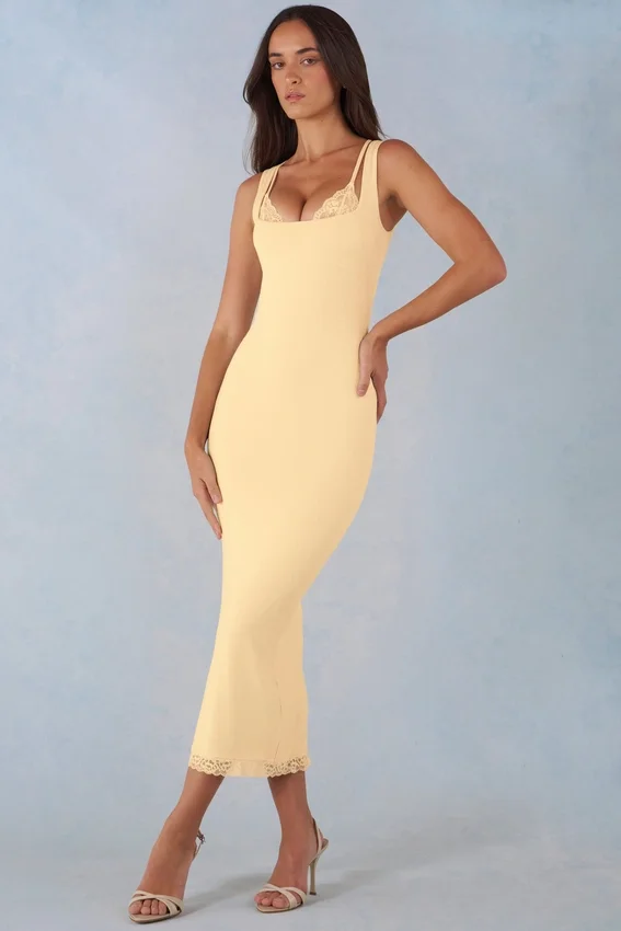 Sorelle Modal Lace-Trim Midaxi-klänning i smörgul Sorelle Modal Lace-Trim Midaxi-klänning i smörgul