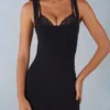 Sorelle Modal Lace-Trim Midaxi-klänning i svart Sorelle Modal Lace-Trim Midaxi-klänning i svart
