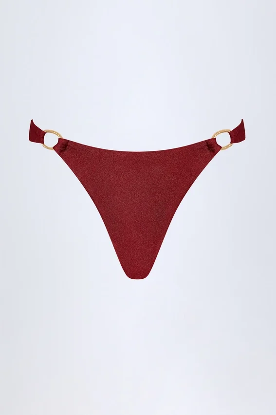 St Barts stringbikini-underdelar med metalldetaljer i mörk körsbär St Barts stringbikini-underdelar med metalldetaljer i mörk körsbär