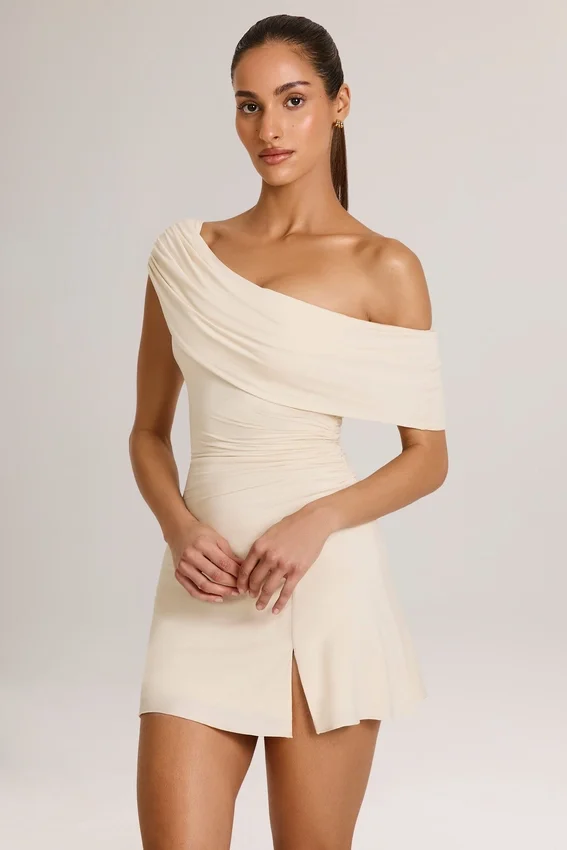 Suhana Modal Asymmetrisk A-linje miniklänning i elfenben Suhana Modal Asymmetrisk A-linje miniklänning i elfenben