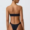 Sunny Isles Bandeau-bikinitopp med utskärningar och dekorationer i svart Sunny Isles Bandeau-bikinitopp med utskärningar och dekorationer i svart