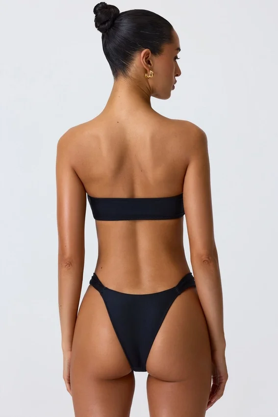 Sunny Isles Bandeau-bikinitopp med utskärningar och dekorationer i svart Sunny Isles Bandeau-bikinitopp med utskärningar och dekorationer i svart