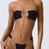 Sunny Isles Bandeau-bikinitopp med utskärningar och dekorationer i svart Sunny Isles Bandeau-bikinitopp med utskärningar och dekorationer i svart
