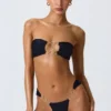 Sunny Isles Bandeau-bikinitopp med utskärningar och dekorationer i svart Sunny Isles Bandeau-bikinitopp med utskärningar och dekorationer i svart