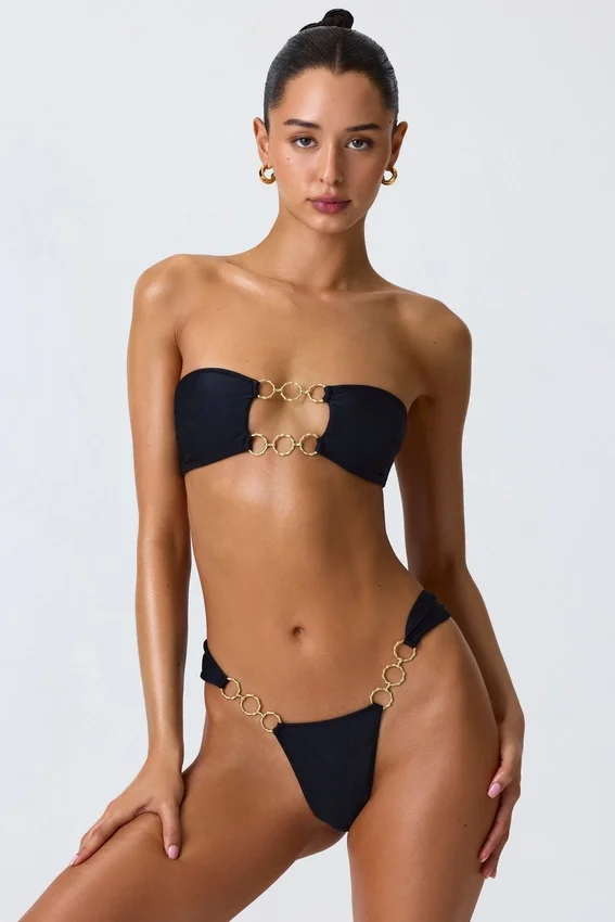 Sunny Isles Bandeau-bikinitopp med utskärningar och dekorationer i svart Sunny Isles Bandeau-bikinitopp med utskärningar och dekorationer i svart