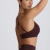 Super Sculpt sömlös sport-BH med korsad rygg i choklad Super Sculpt sömlös sport-BH med korsad rygg i choklad