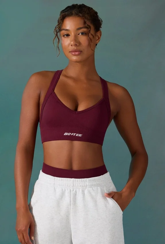 Super Sculpt sömlös sport-BH med korsad rygg i plommon Super Sculpt sömlös sport-BH med korsad rygg i plommon