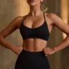 Super Sculpt sömlös sport-BH med korsad rygg i svart Super Sculpt sömlös sport-BH med korsad rygg i svart