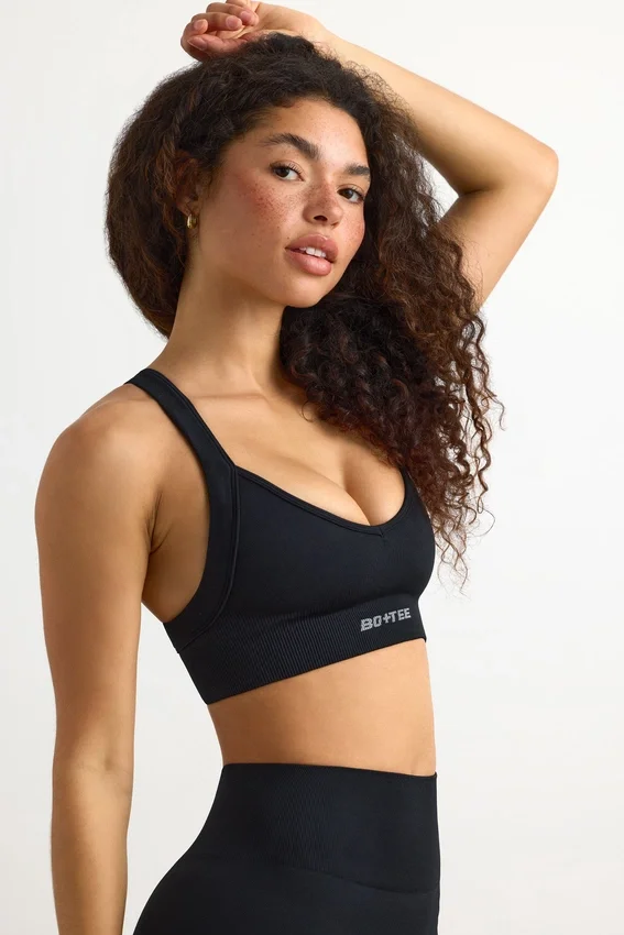 Super Sculpt sömlös sport-BH med korsad rygg i svart Super Sculpt sömlös sport-BH med korsad rygg i svart