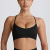 Super Sculpt sömlös sport-BH med korsad rygg i svart Super Sculpt sömlös sport-BH med korsad rygg i svart