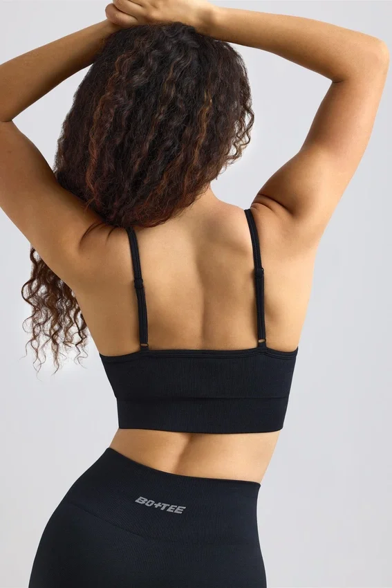 Super Sculpt sömlös sport-BH med rund halsringning i svart Super Sculpt sömlös sport-BH med rund halsringning i svart