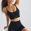 Super Sculpt sömlös sport-BH med rund halsringning i svart Super Sculpt sömlös sport-BH med rund halsringning i svart