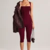 Suri Modal Capri-leggings med medelhög midja i vinröd Suri Modal Capri-leggings med medelhög midja i vinröd