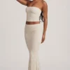 Tamia rynkad spets-top utan axelband i ivory Tamia rynkad spets-top utan axelband i ivory
