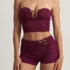 Tarni bandeau-crop-top med metalldetaljer i bärlila Tarni bandeau-crop-top med metalldetaljer i bärlila