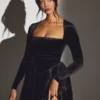 Tera Velvet långärmad korsettminiklänning i jetblack Tera Velvet långärmad korsettminiklänning i jetblack