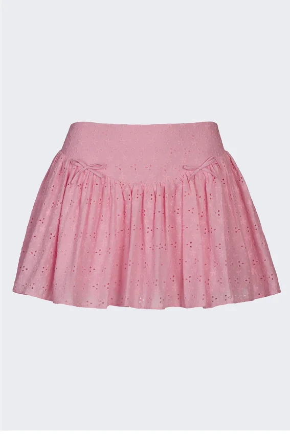 Thia minikjol med rosettdetaljer i broderie anglaise i mjukrosa Thia minikjol med rosettdetaljer i broderie anglaise i mjukrosa