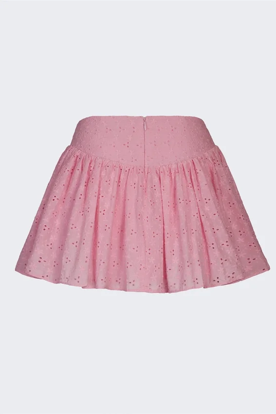 Thia minikjol med rosettdetaljer i broderie anglaise i mjukrosa Thia minikjol med rosettdetaljer i broderie anglaise i mjukrosa