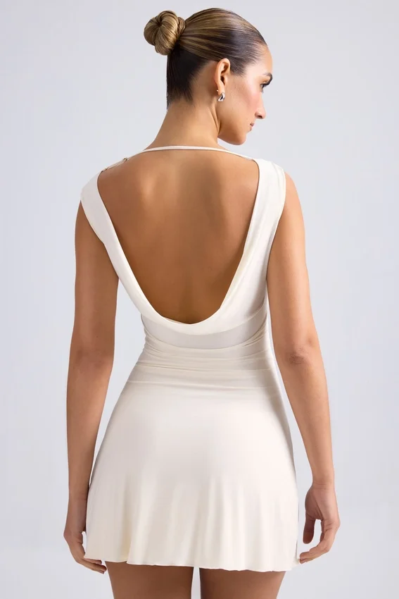 Tigen Off-Shoulder Cowl-Back A-Line Miniklänning i Ivory Tigen Off-Shoulder Cowl-Back A-Line Miniklänning i Ivory