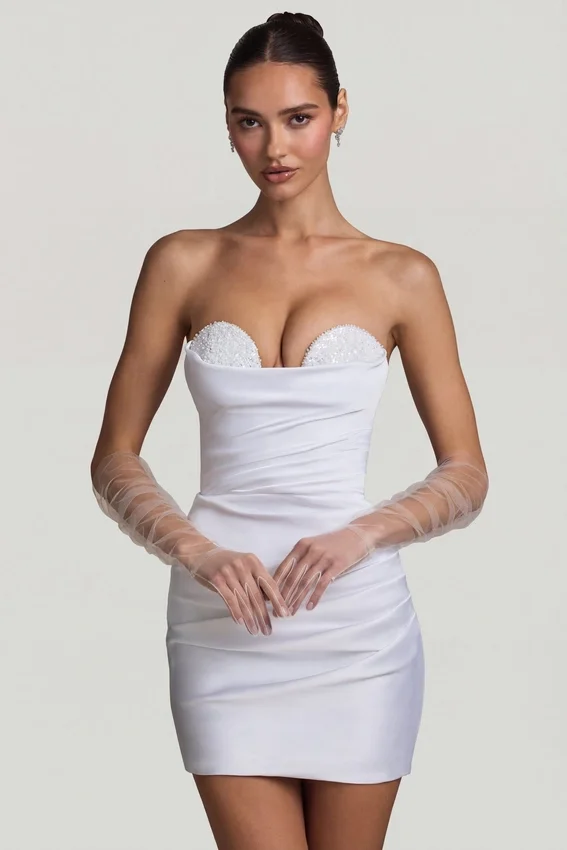 Tirza Ruched Corset Miniklänning i vitt Tirza Ruched Corset Miniklänning i vitt