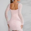 Tivoli långärmad miniklänning med dekorerad cowl-ringning i färgen Blush Tivoli långärmad miniklänning med dekorerad cowl-ringning i färgen Blush