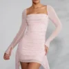 Tivoli långärmad miniklänning med dekorerad cowl-ringning i färgen Blush Tivoli långärmad miniklänning med dekorerad cowl-ringning i färgen Blush