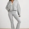 TRUE Kort hoodie i grovstickat med dragkedja i gråmelerat TRUE Kort hoodie i grovstickat med dragkedja i gråmelerat